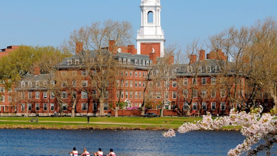 Mỹ khôi phục cấp visa cho sinh viên Harvard